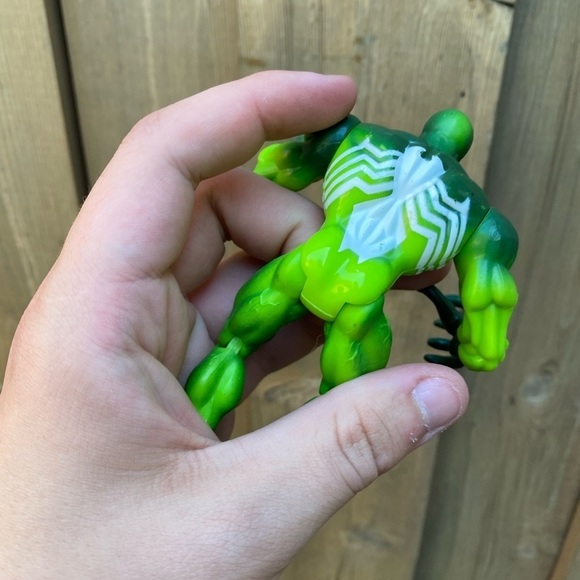 Vintage 1997 Marvel Spider Man Venom Green Variant Toy Biz Action Figure - Picture 5 of 7